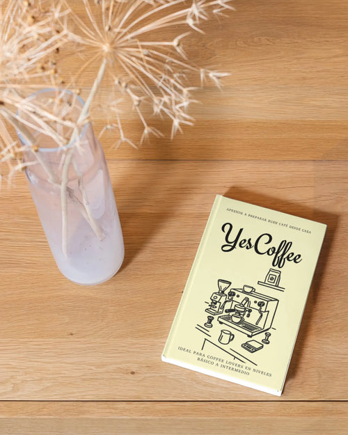 Guía Yes Coffee en una mesa 
